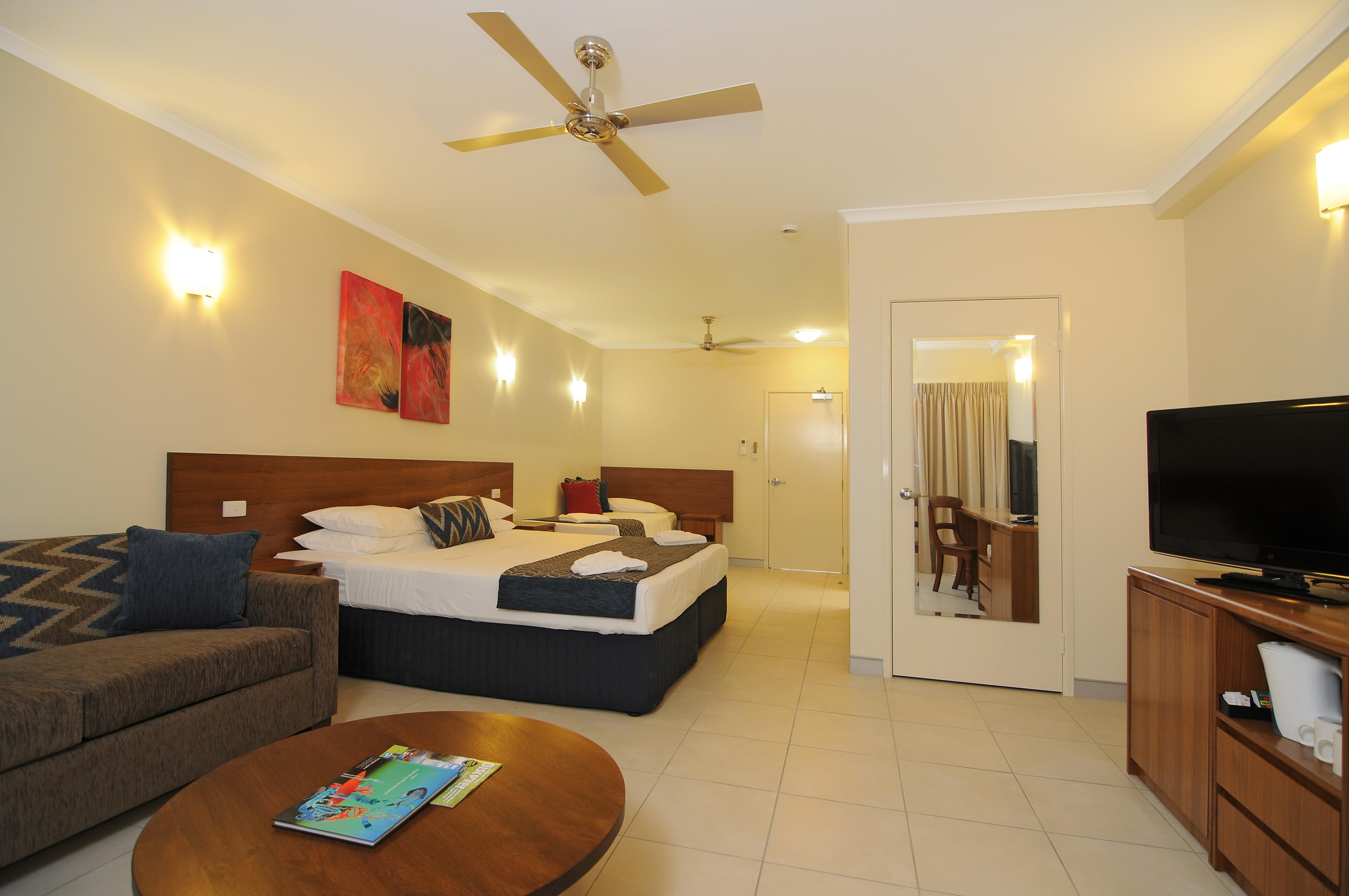 Cairns Queenslander Hotel & Apartments Exterior photo
