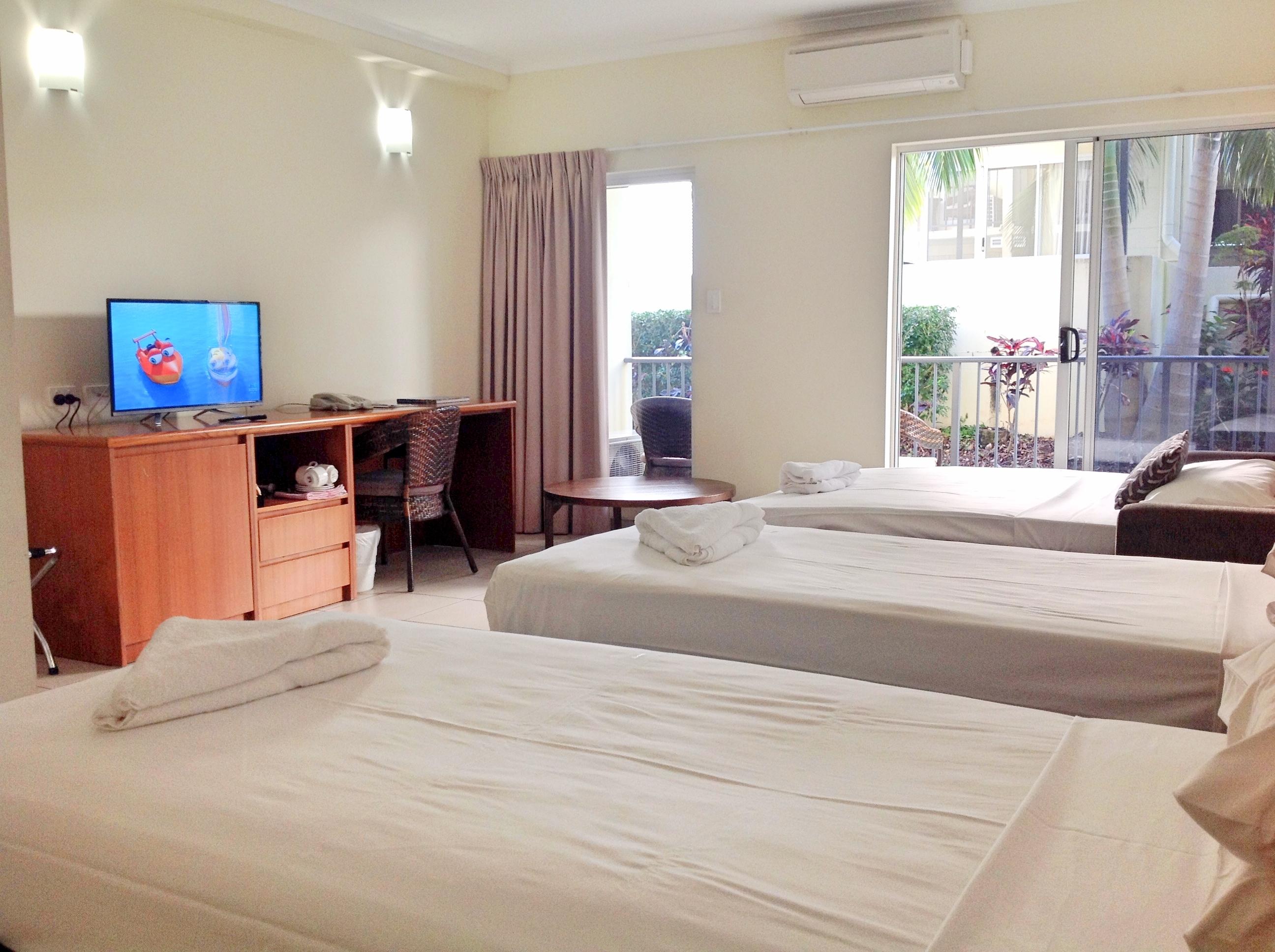 Cairns Queenslander Hotel & Apartments Exterior photo
