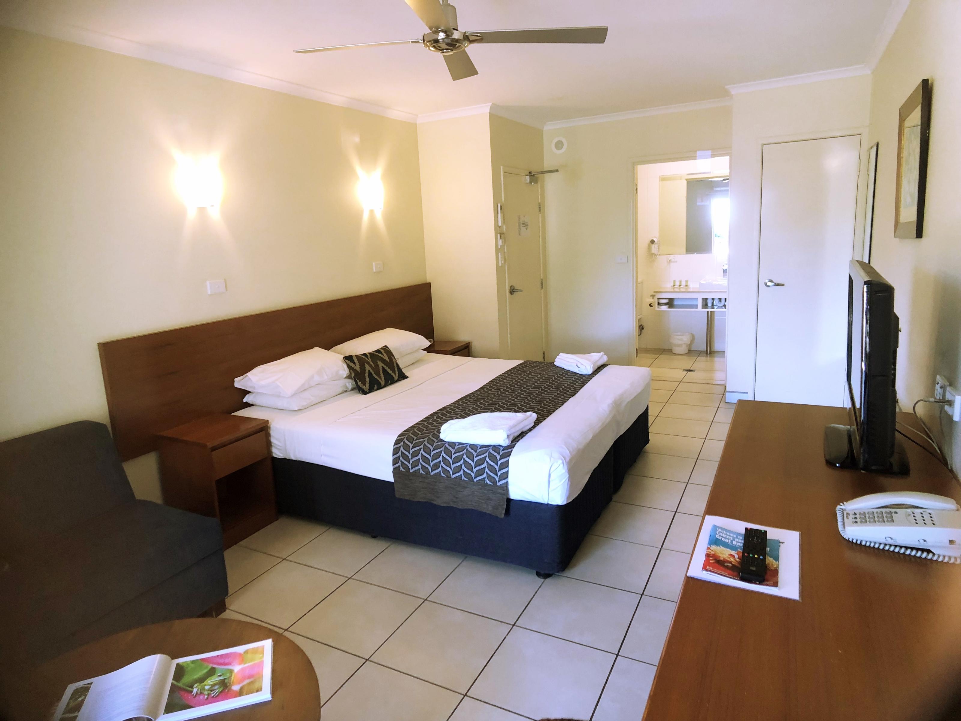 Cairns Queenslander Hotel & Apartments Exterior photo