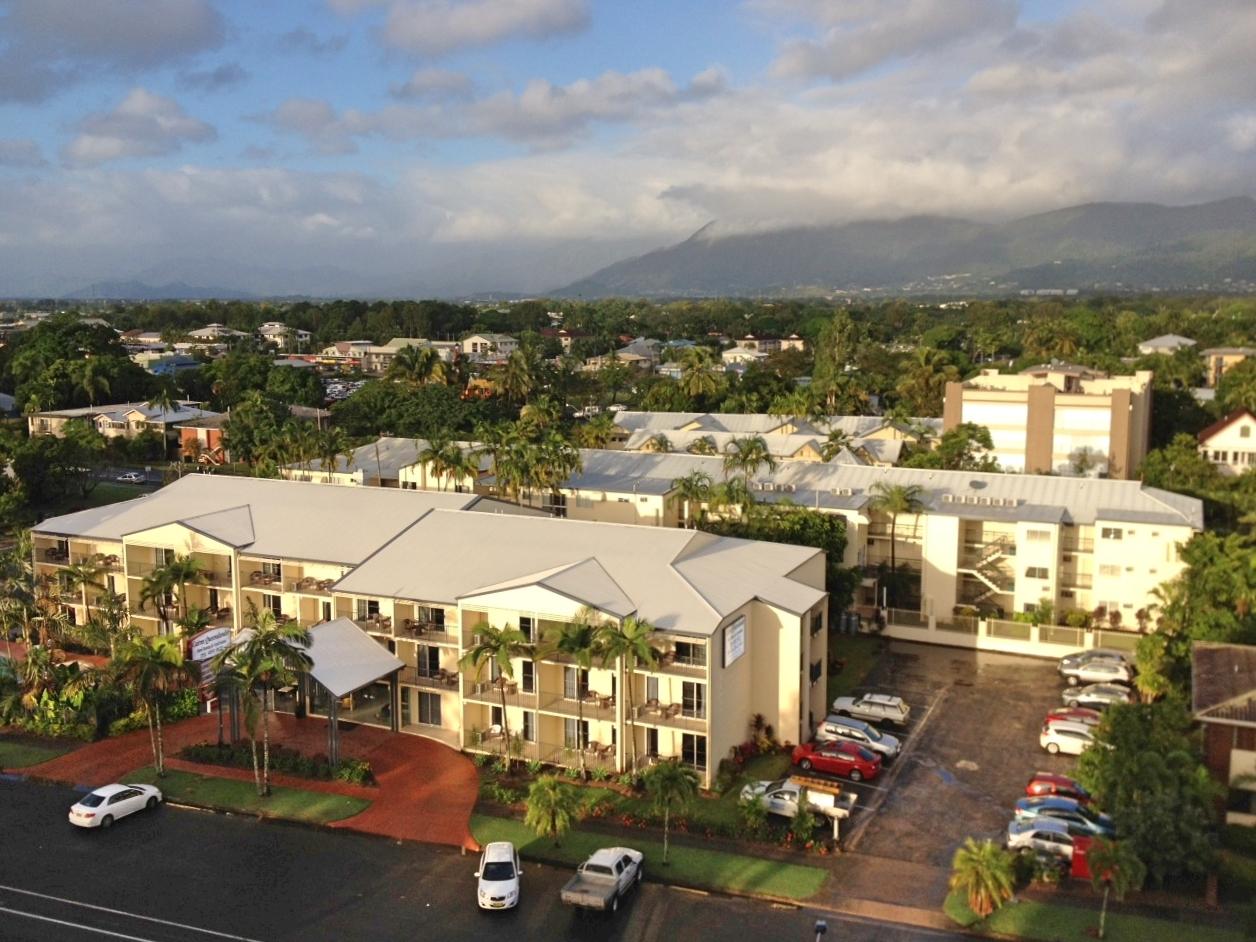 Cairns Queenslander Hotel & Apartments Exterior photo