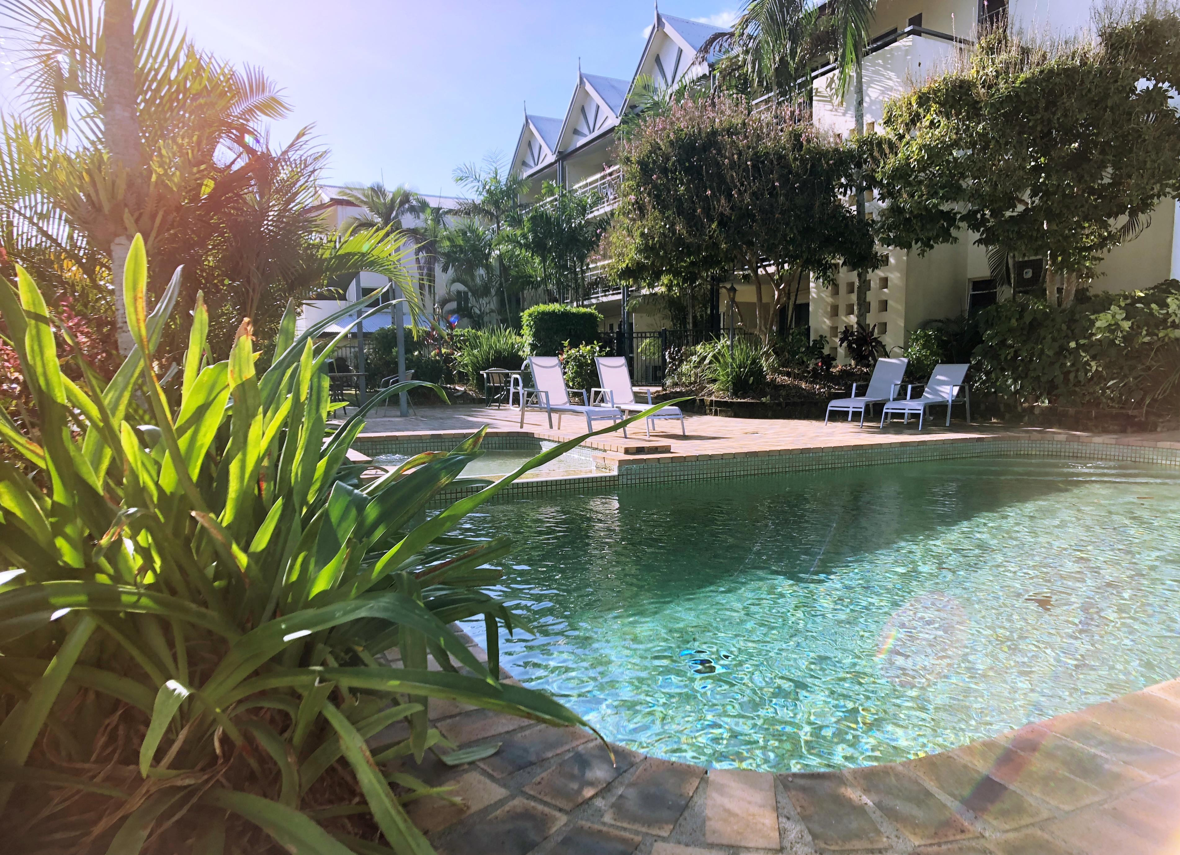 Cairns Queenslander Hotel & Apartments Exterior photo