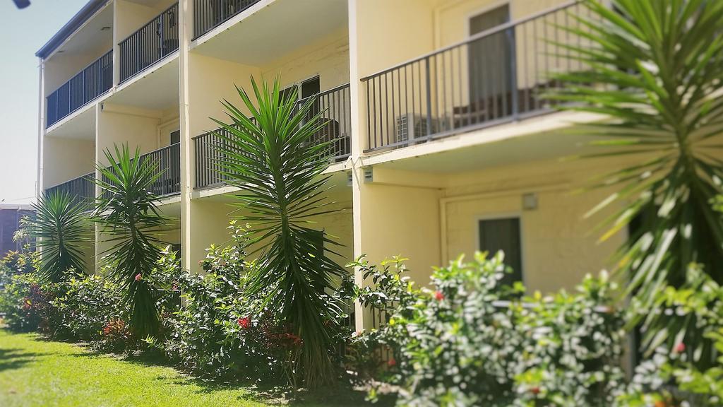 Cairns Queenslander Hotel & Apartments Exterior photo