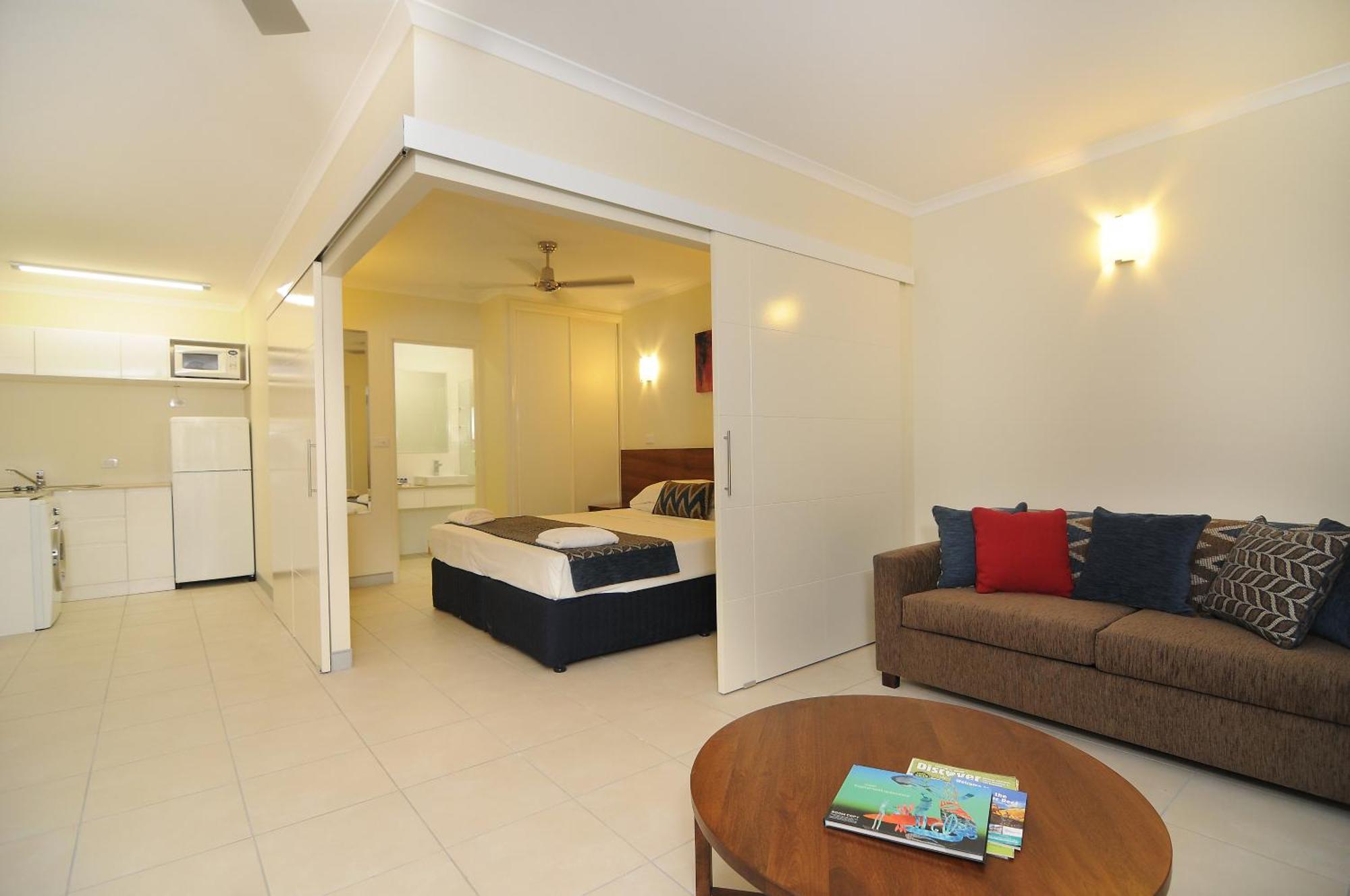 Cairns Queenslander Hotel & Apartments Exterior photo