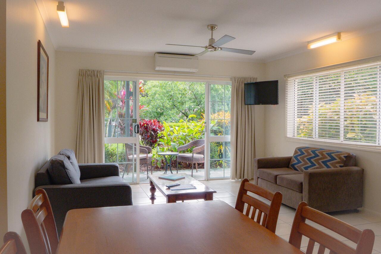 Cairns Queenslander Hotel & Apartments Exterior photo